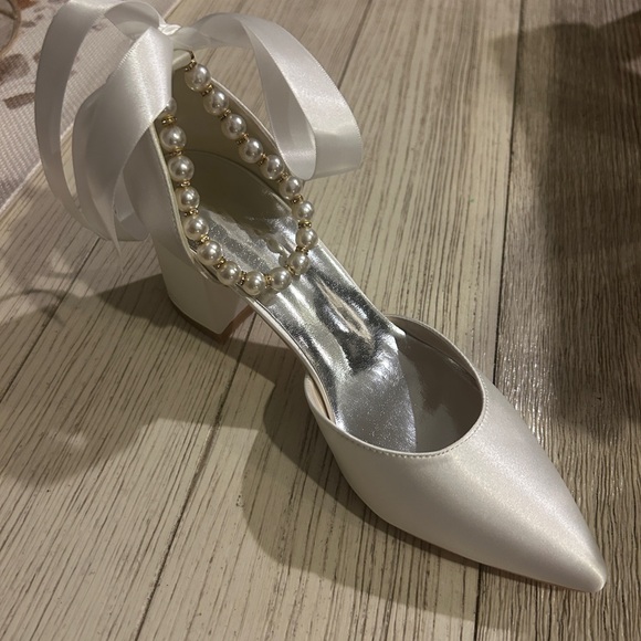 Ivory Satin Shoes With Pearls - Picture 3 of 3